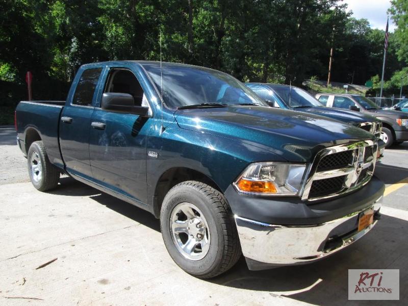 lot 1 image: 2011 Dodge Ram 1500ST Quad Cab 4x4 pickup, VI...