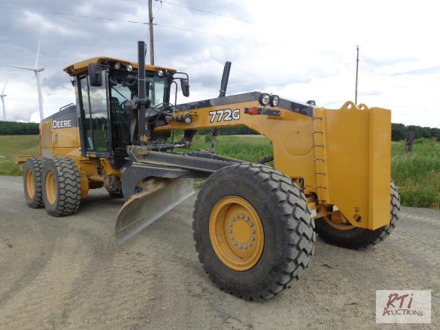lot 14 image: 2014 John Deere 772G 6WD Drive Articulated Mo...
