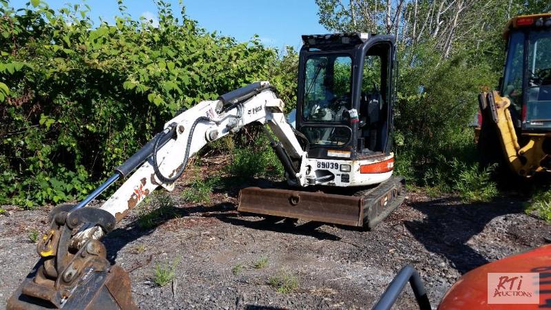 lot 15 image: 2011 Bobcat 425 mini excavator with cab. SN ...