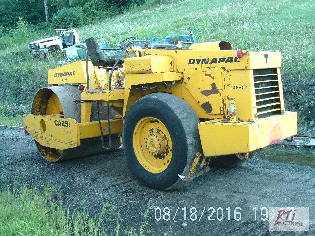 lot 17 image: Dynapac CA 25 Vibratorystatic Dirt roller, H...