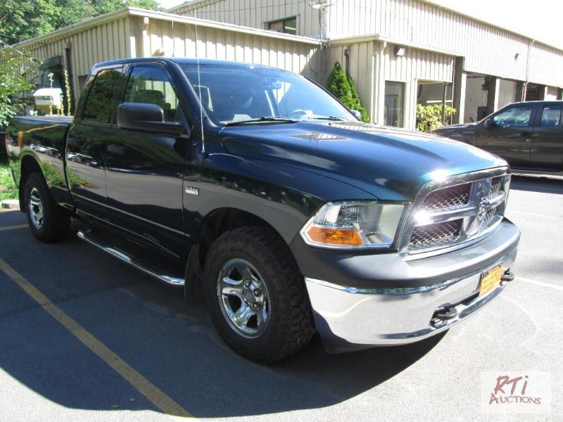 lot 2 image: 2011 Dodge Ram 1500ST Quad Cab 4x4 pickup, VI...