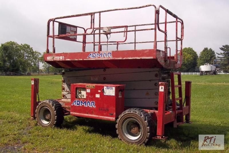 lot 21 image: MEC 4191 Rough Terrain&nbspscissors lift, du...