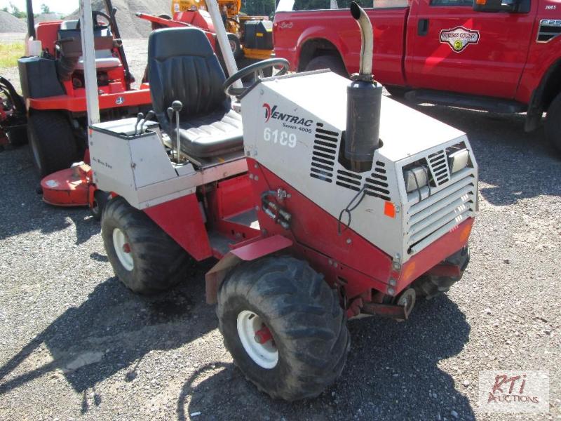 lot 22 image: Ventrac 4000 AWD tractor, showing 905 hours, ...
