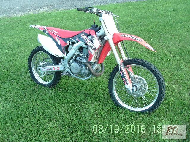 lot 26 image: 2013 Honda CRF450R motocross dirt bike, Fuel ...