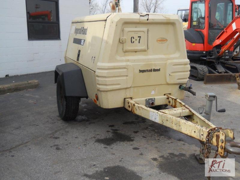 lot 28 image: Ingersoll Rand 185 air compressor, with 300.0...