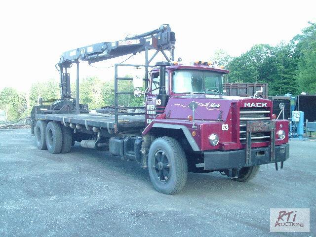 lot 35 image: 1996 Hiab 65 crane, 5900 lb lift, hydraulic ...