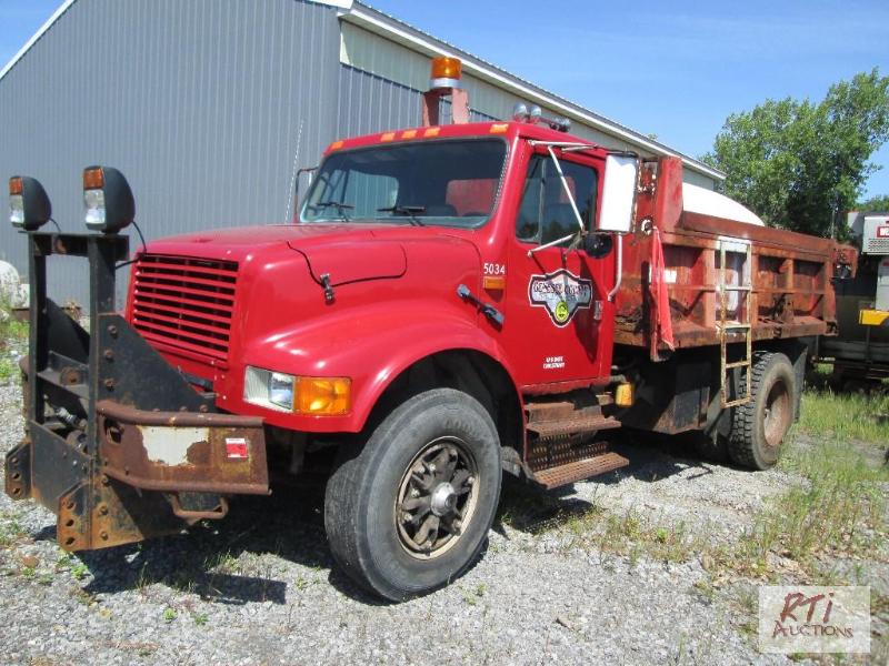 lot 37 image: 1993 IH 4900 single axle dump, SN 1HTSDN2N7R...