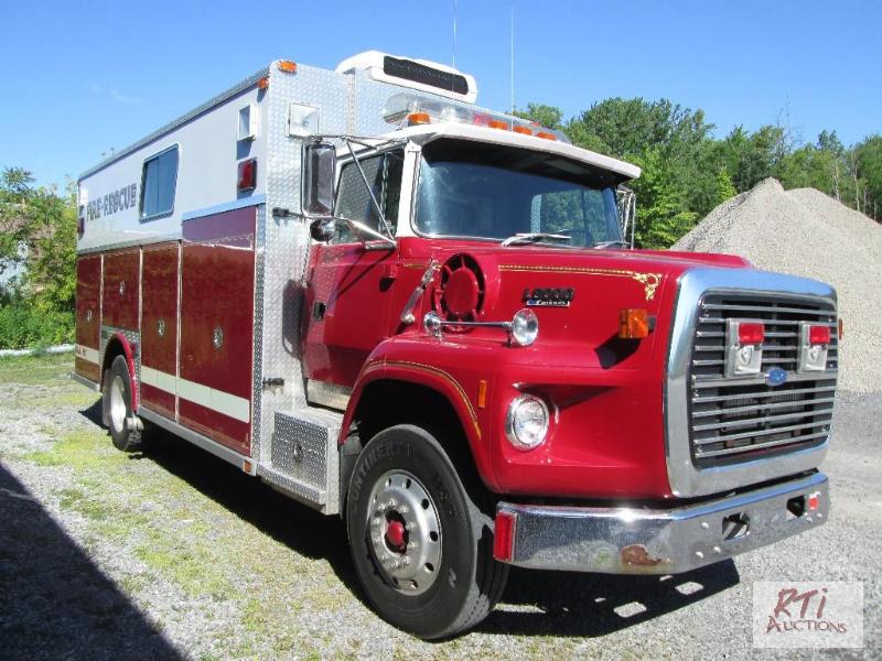 lot 38 image: 1992 Ford L8000 Single Axle Fire Rescue Truck...
