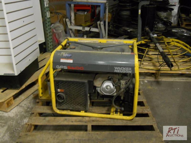 lot 40 image: 2013 Wacker Neuson GPS5600 Generator. Honda G...