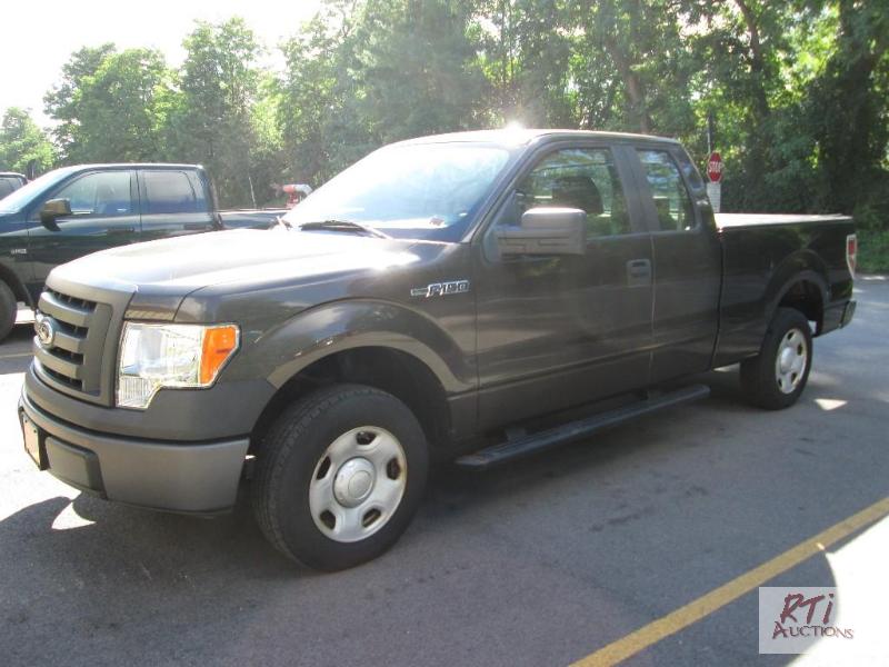 lot 5 image: 2009 Ford F150XL Extended Cab 2WD pickup, VIN...