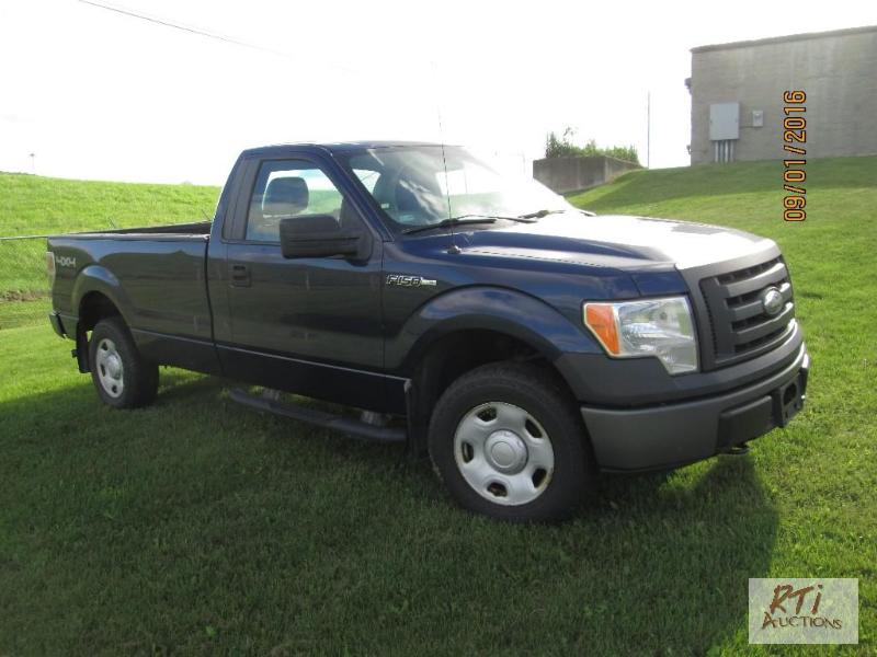 lot 6 image: 2009 FORD F-150 4WD Reg. Cab Pickup Truck, VI...