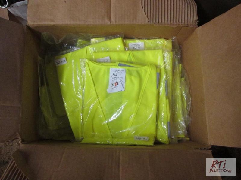 lot 61 image: Box of safety vests, do not meet specificatio...