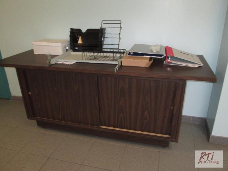 lot 63 image: Credenza with sliding doors and shelf, items ...