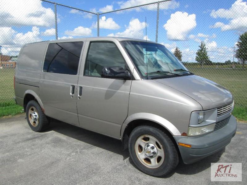 lot 7 image: 2003 Chevrolet Astro Van AWD, VIN# 1GCDL19X23...