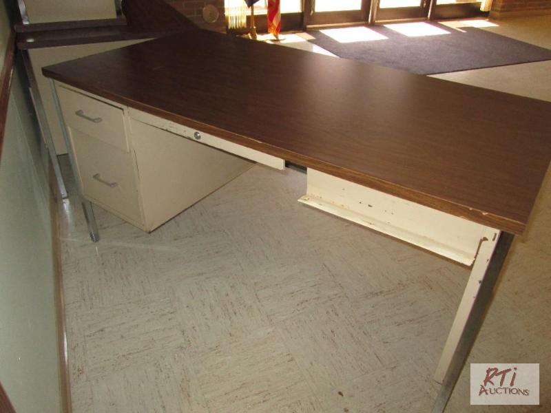 lot 76 image: Metal desk with return, metal desk. All equip...