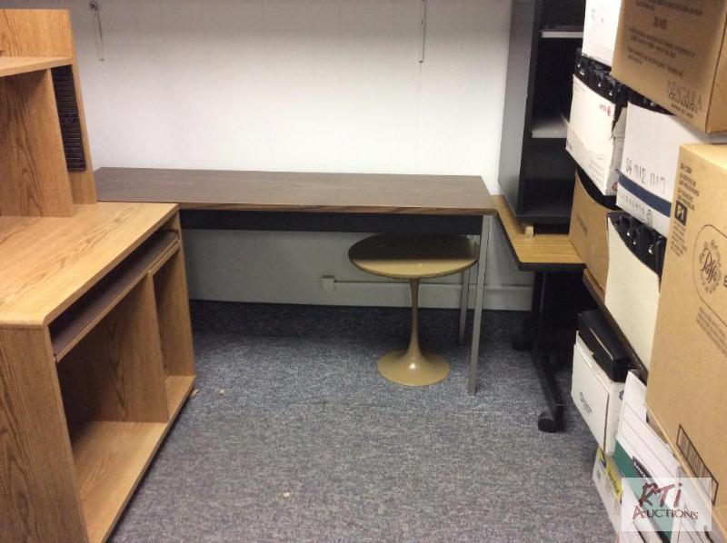 lot 84 image: 18x 5 table and small round table. All equipm...