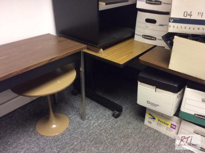 lot 87 image: Tabledesk with wheels. All equipment sells A...