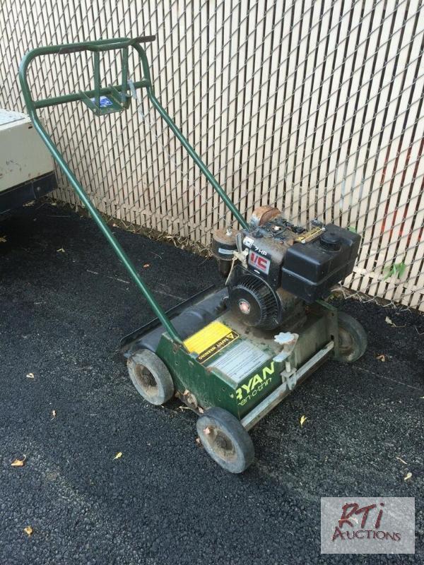 lot 92 image: Cushman thatcher, in poor condition. All equi...