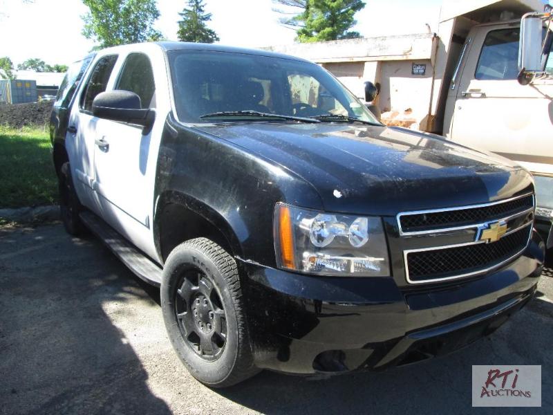 lot 11 image: 2008 Chevrolet Tahoe 4WD 4D, VIN# 1GNFKO3088R...