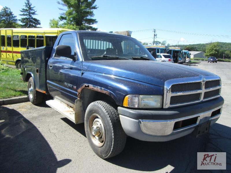 lot 16 image: 2001 Dodge 2500 2WD wReading utility, VIN# 3...