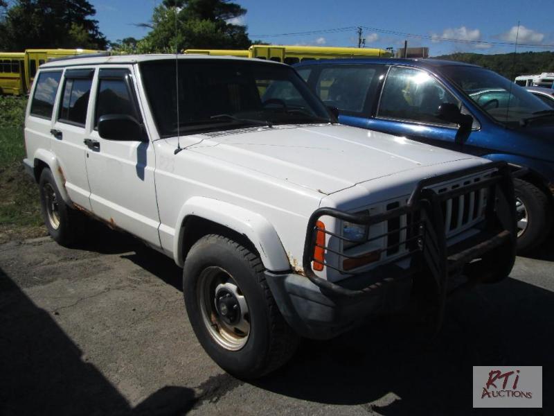lot 20 image: 2000 Jeep Cherokee 4D 4WD, VIN# IJ4FF48S5YL20...