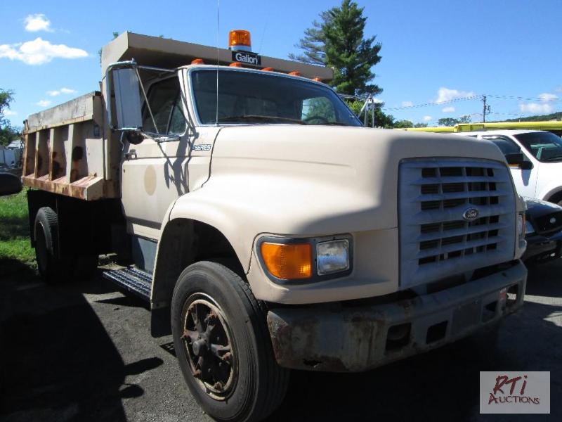 lot 24 image: 1998 Ford F800 SA dump, VIN# 2FAFP71V18X1641...