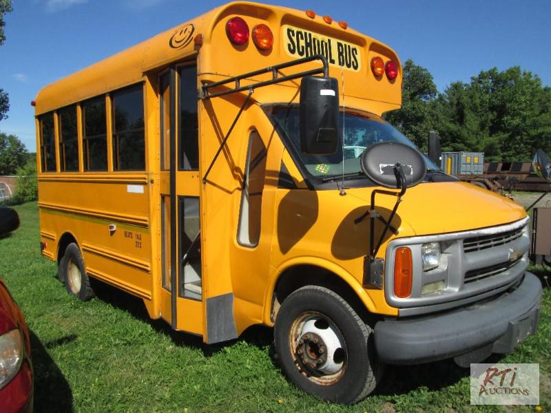 lot 25 image: 2001 Chevrolet Corbeil Bus, VIN # 1GBJG31R311...