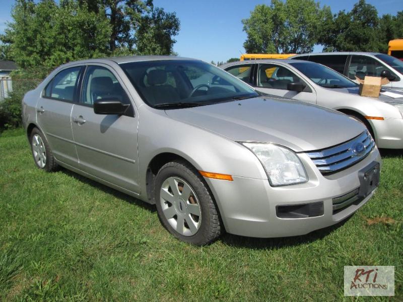 lot 7 image: 2008 Ford Fusion 4DSD, VIN #3FAHPO6ZX8R241991...