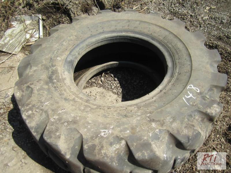 lot 148 image: (1) 20.5-25 12&nbspPly loader tire...