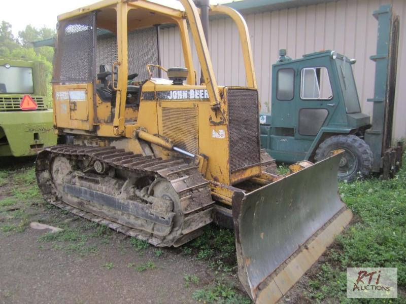 lot 174 image: John Deere 650G Dozer with 6-way blade, 18&qu...