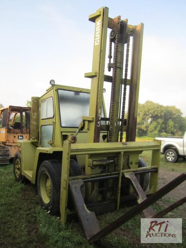 lot 175 image: Clark C500Y-180 18,000 Lb Forklift, full cab ...