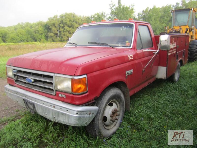 lot 181 image: 1990 Ford F350 utility truck. 2WD. 5.8L gas. ...