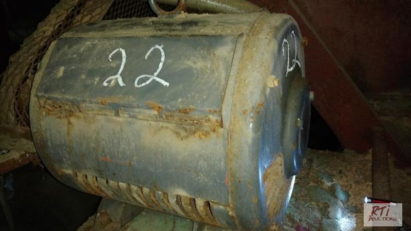 lot 22 image: Lincoln 100 hp electric motor, frame size 404...