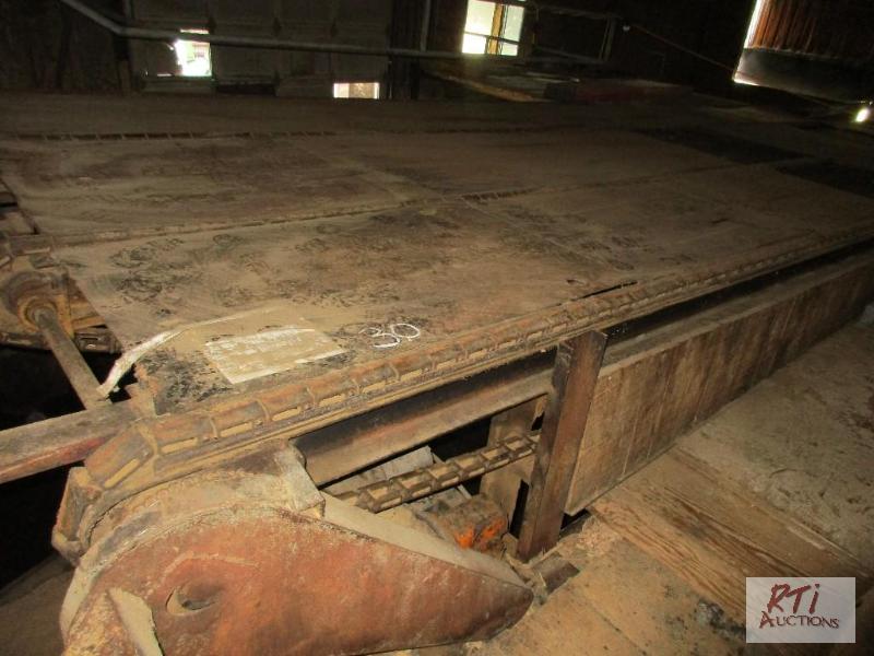 lot 30 image: Trimmer accumulation deck with 2 hp drive, 4-...
