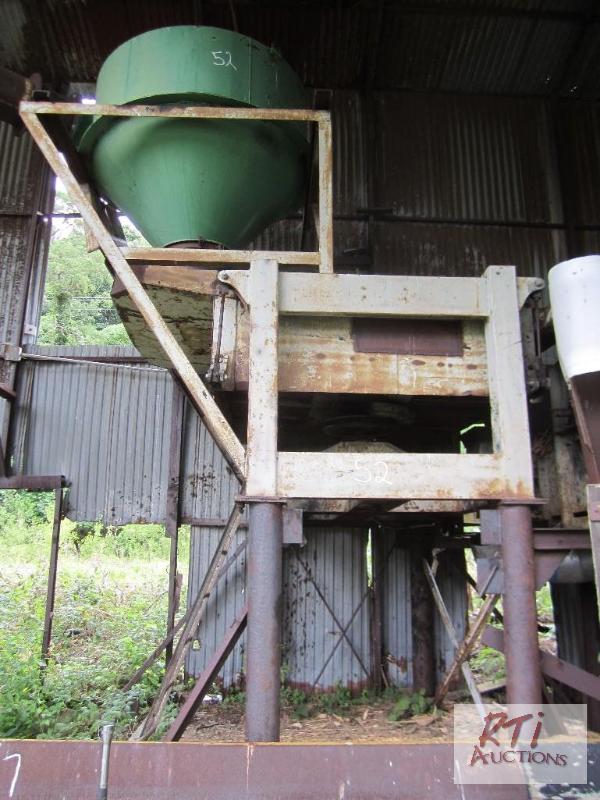 lot 52 image: Shaker Basket with cyclone...