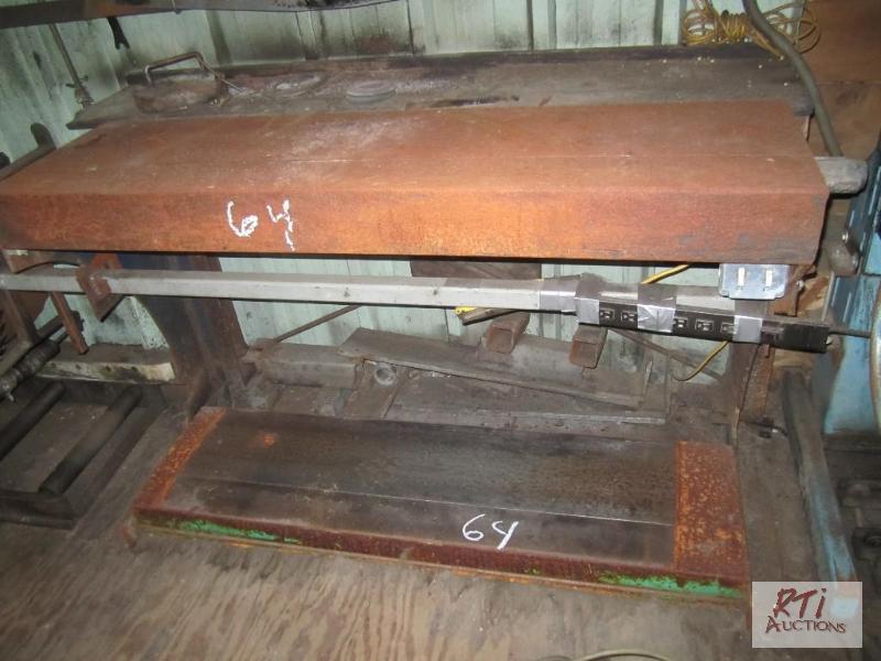 lot 64 image: Filers bench w upper and lower leveling bloc...