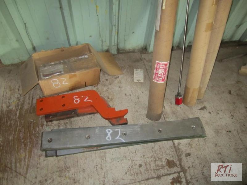 lot 82 image: TS carriage parts - wear plates, bottom dog, ...