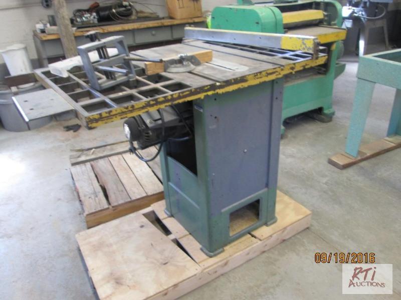 WALKER TURNER Model 2220 Table Saw, 110v. Sol... | October NetAuction ...