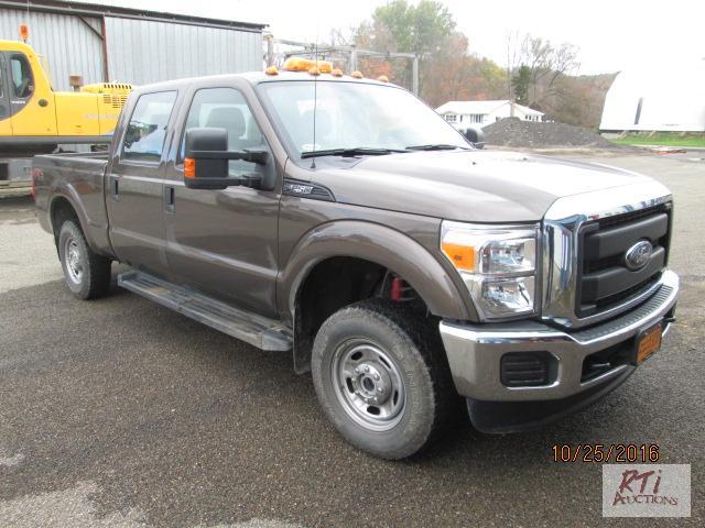 lot 1 image: 2015 FORD F-250 4WD Crew Cab pickup Truck, VI...