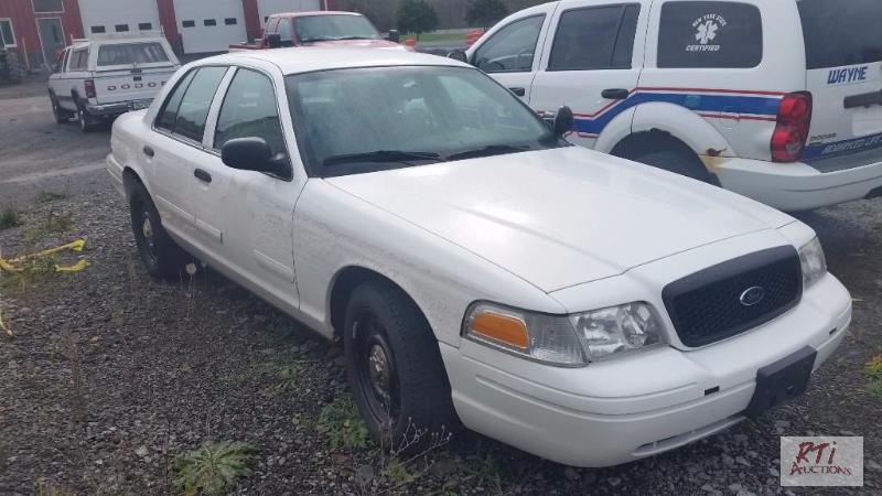 lot 15 image: 2007 Ford Crown Victoria 4DSD, VIN# 2FAFP71W1...
