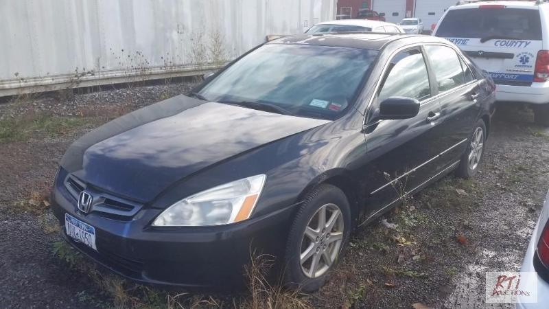 lot 17 image: 1998 Honda Accord 4DSD, VIN# 1HGCG5645WA19662...