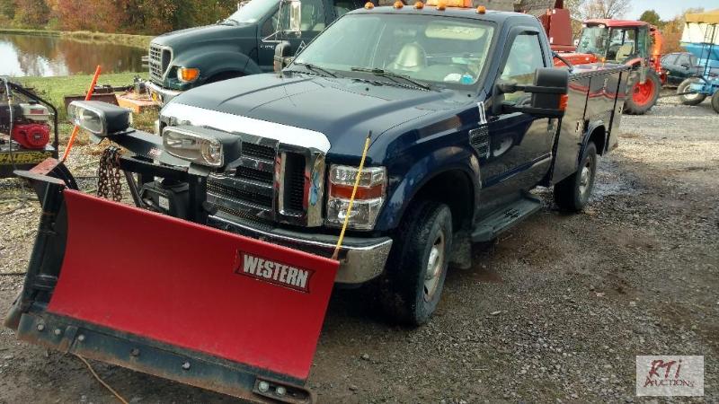 lot 2 image: 2008 Ford F-350 Utility Body. VIN 1FTWF31YX8...