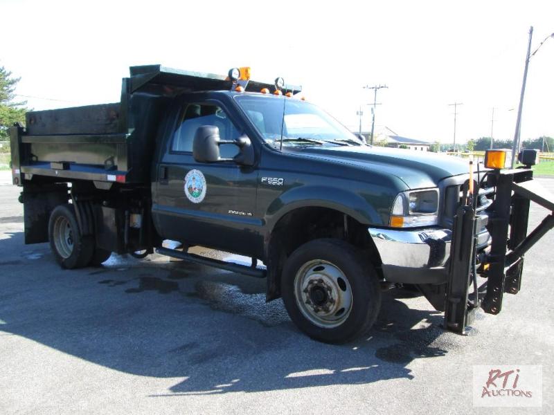 lot 20 image: 2002 Ford F550 XL 4WD Super Duty dump, VIN# 1...