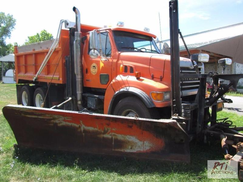 lot 21 image: 2002 Sterling Tandem Axle with Tenco All Seas...