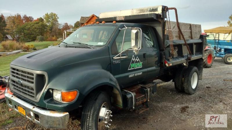 lot 22 image: 2000 F-650 Dump Truck. VIN 3FDNX6524YMA37782...