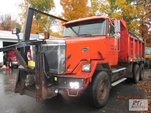 lot 24 image: 1997 VOLVOTA DumpPlow Truck. VIN 4BHSCBCFX...