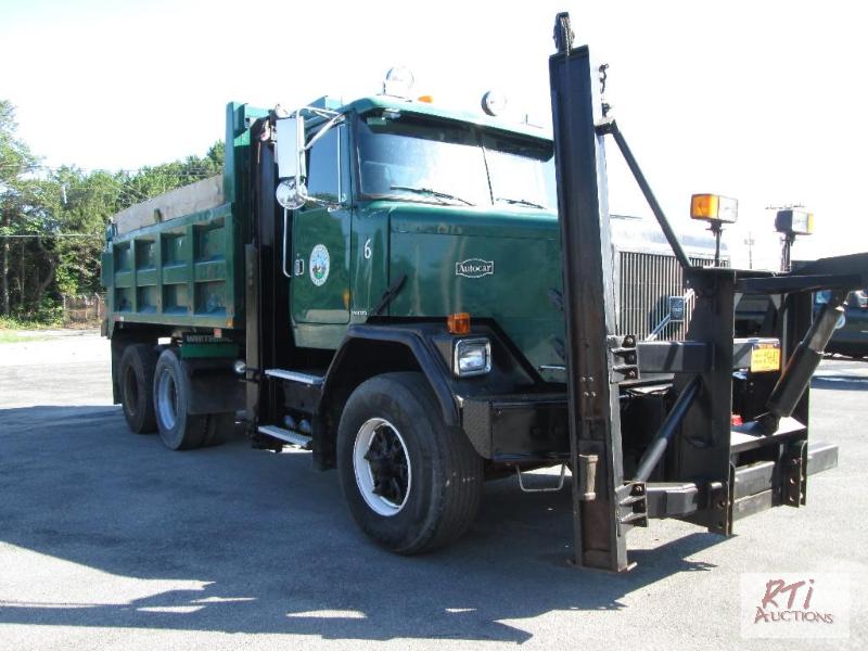 lot 26 image: 1996 Autocar Tandem Axle dump, VIN # 4V5SCBJF...
