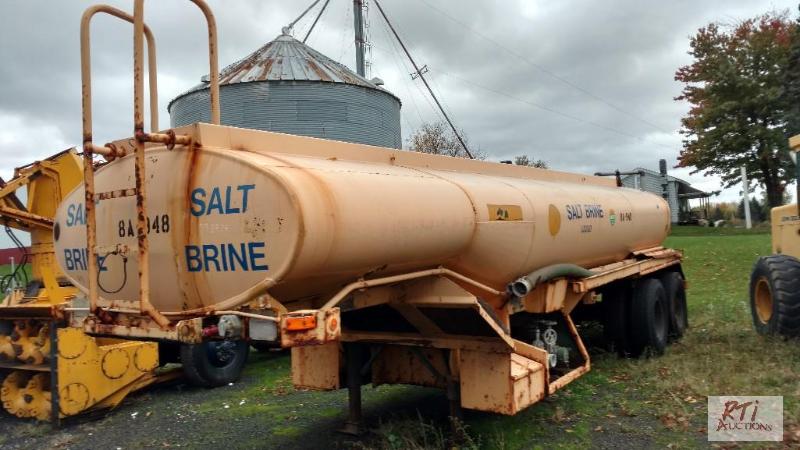lot 35 image: 1979 Heil Tanker Trailer. 5000 Gallon Capacit...
