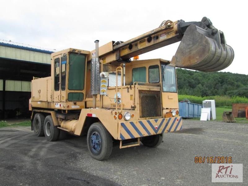 lot 43 image: 1985 Badger 460 Hydroscopic Truck Excavator, ...