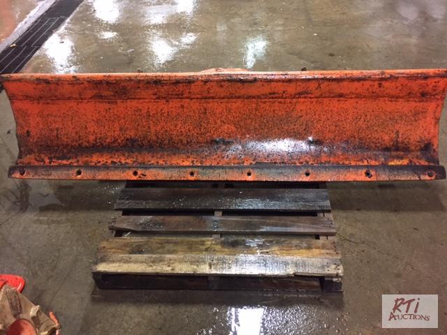 lot 59 image: 6 plow off Bombadier sidewalk plow, 7 strai...